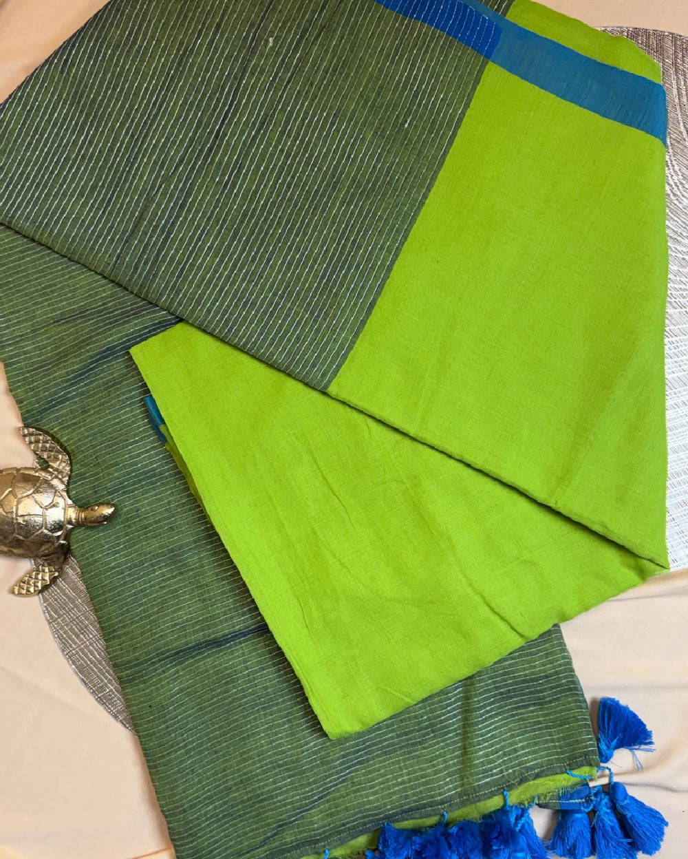 Handloom Mul Cotton Saree with Contrast Zari Pallu