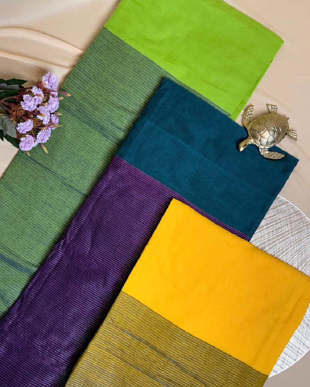 Handloom Mul Cotton Saree with Contrast Zari Pallu