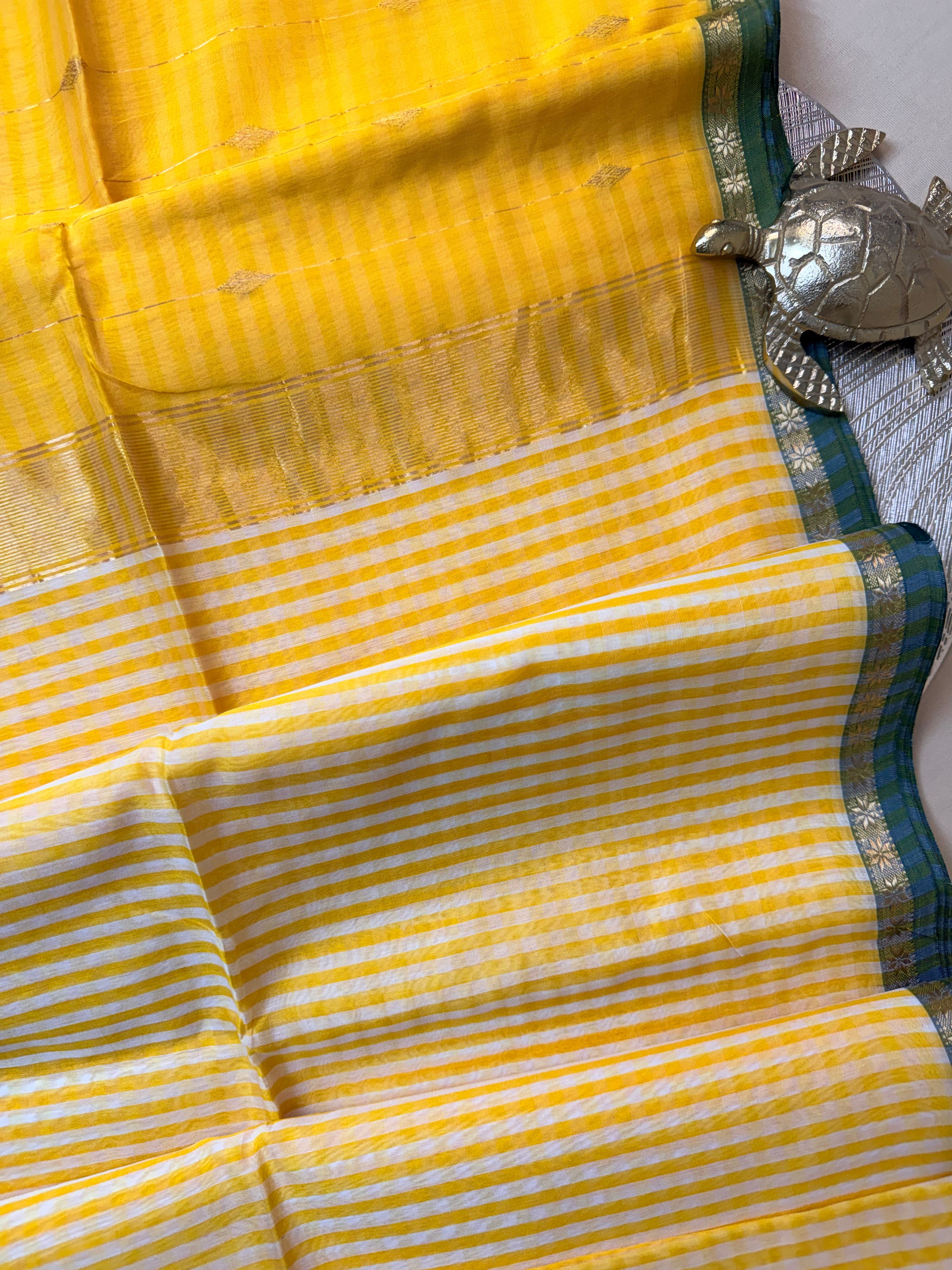 Handloom Maheshwari Small Self-Chex Saree