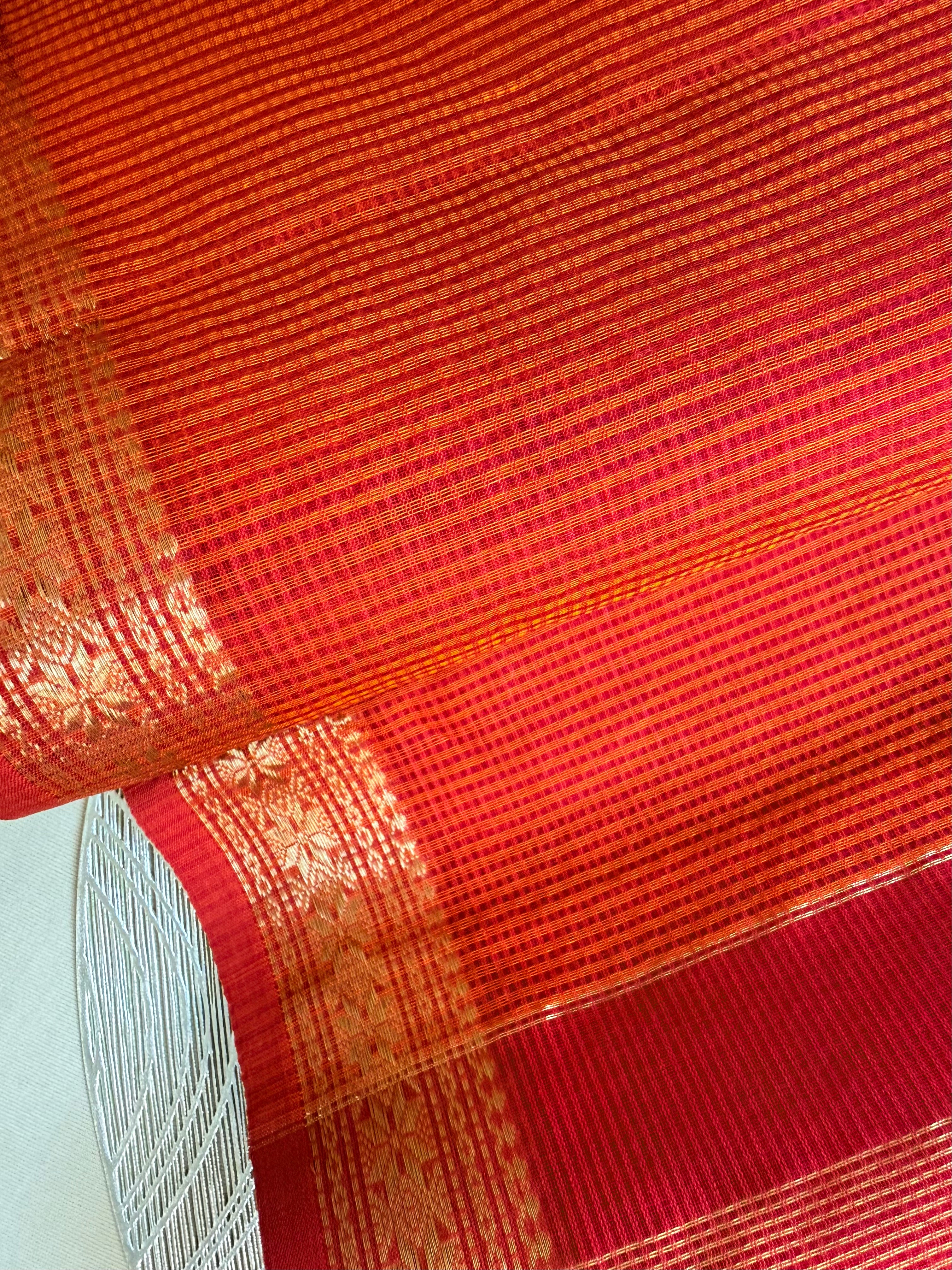 Handloom Maheshwari Small Self-Chex Saree