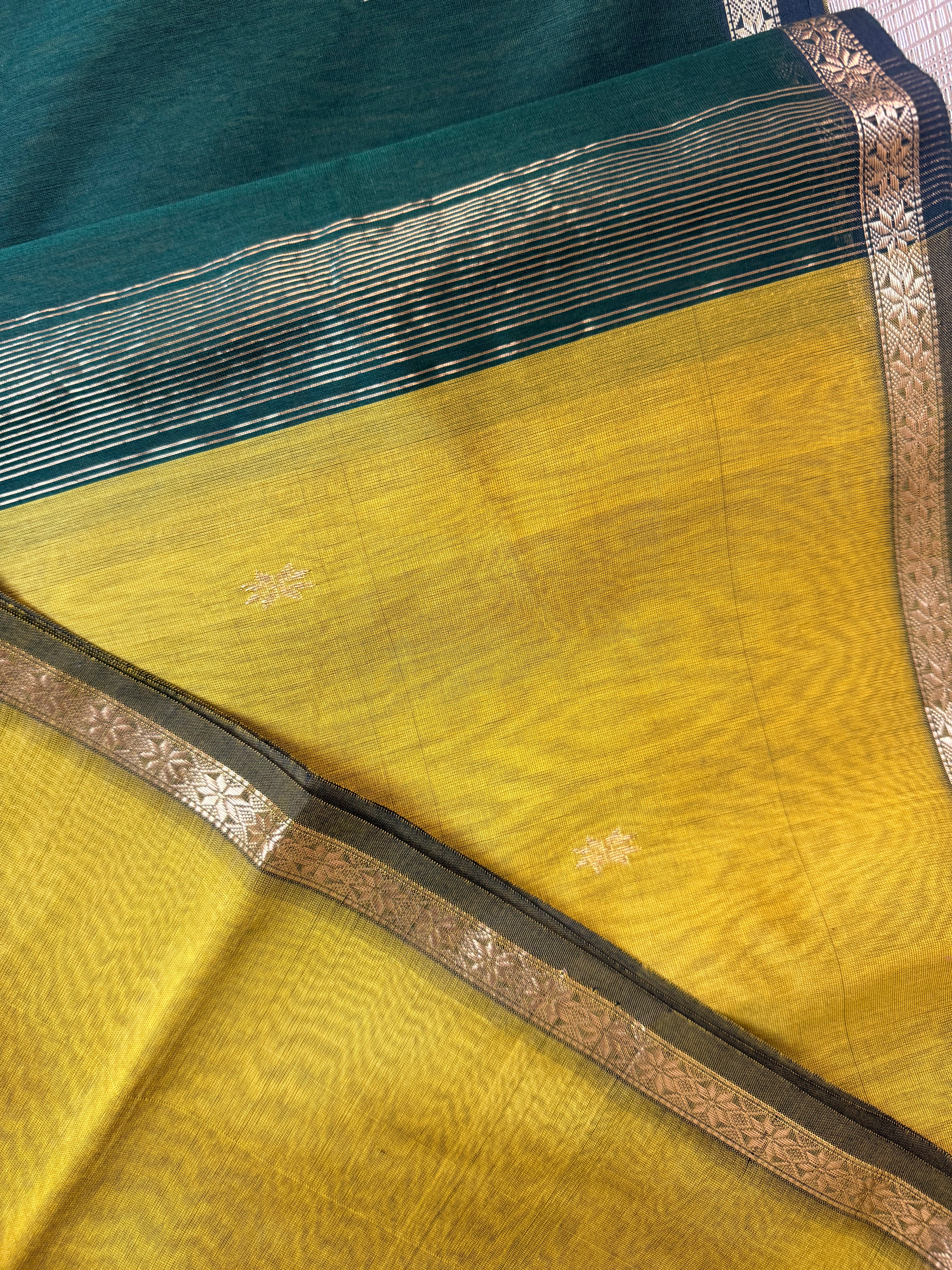 Handloom Maheshwari Star Butti Saree