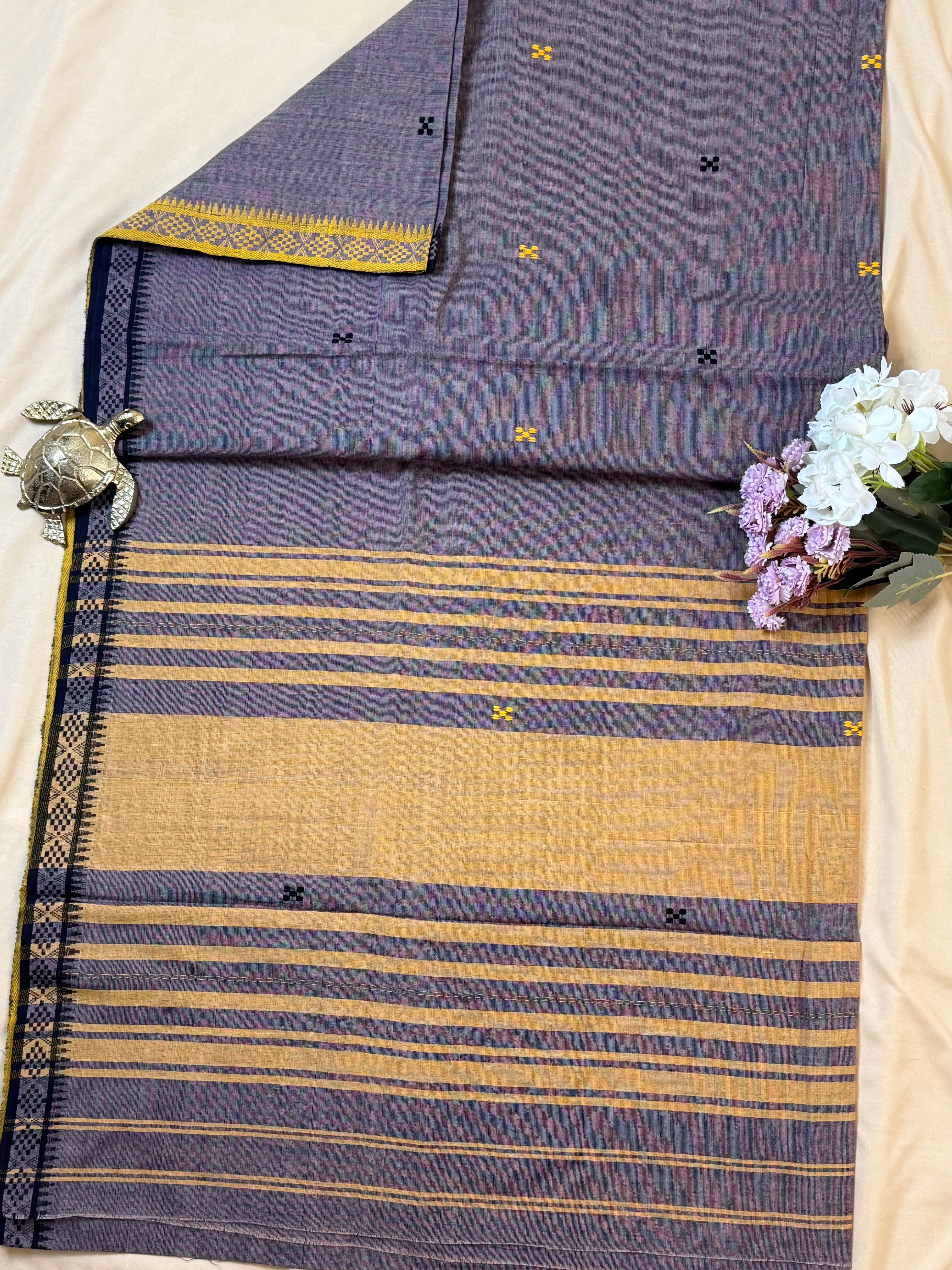 Handloom Dhaniakhali Intricate Dual Color Contrast Border Saree