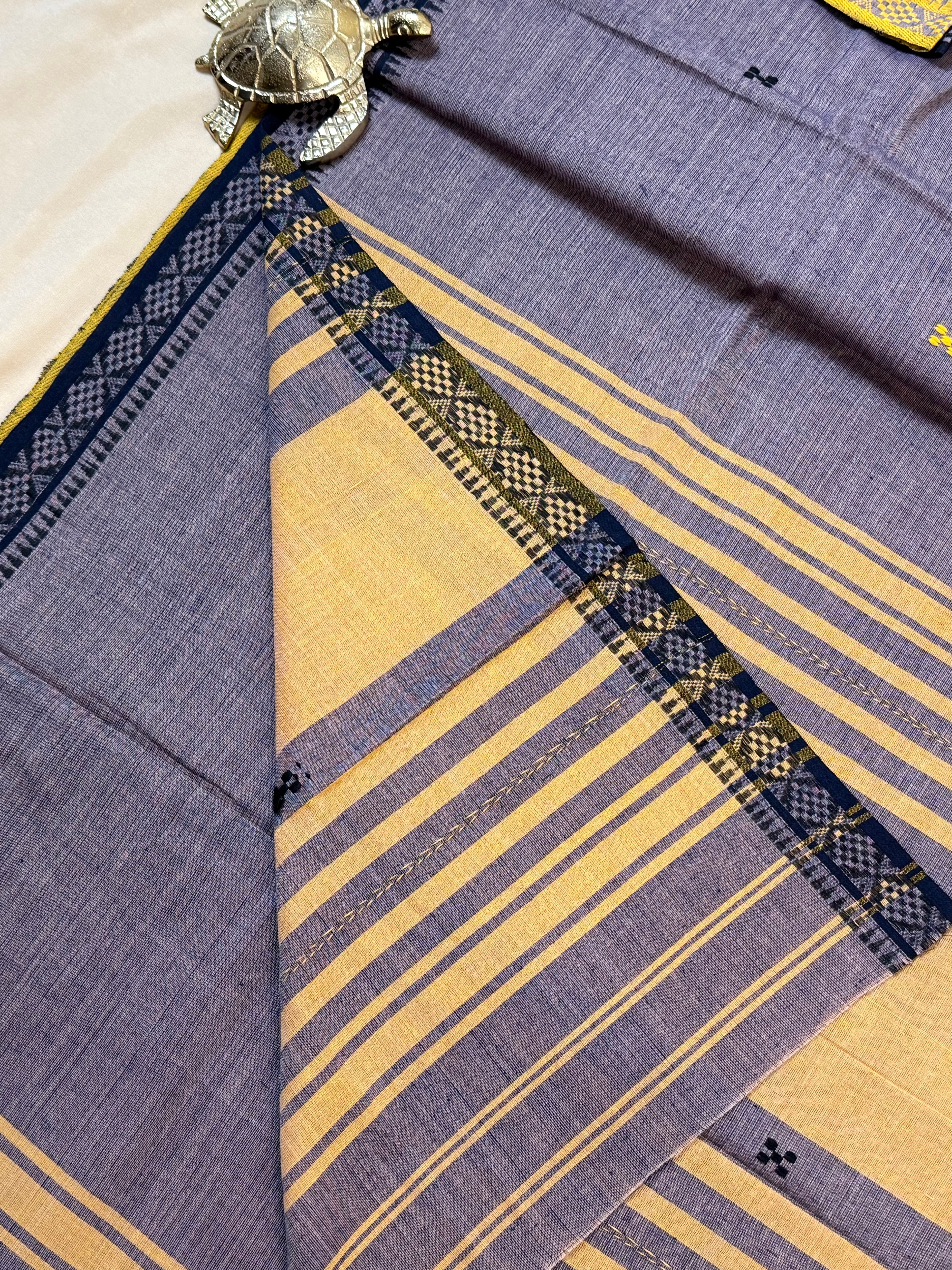 Handloom Dhaniakhali Intricate Dual Color Contrast Border Saree