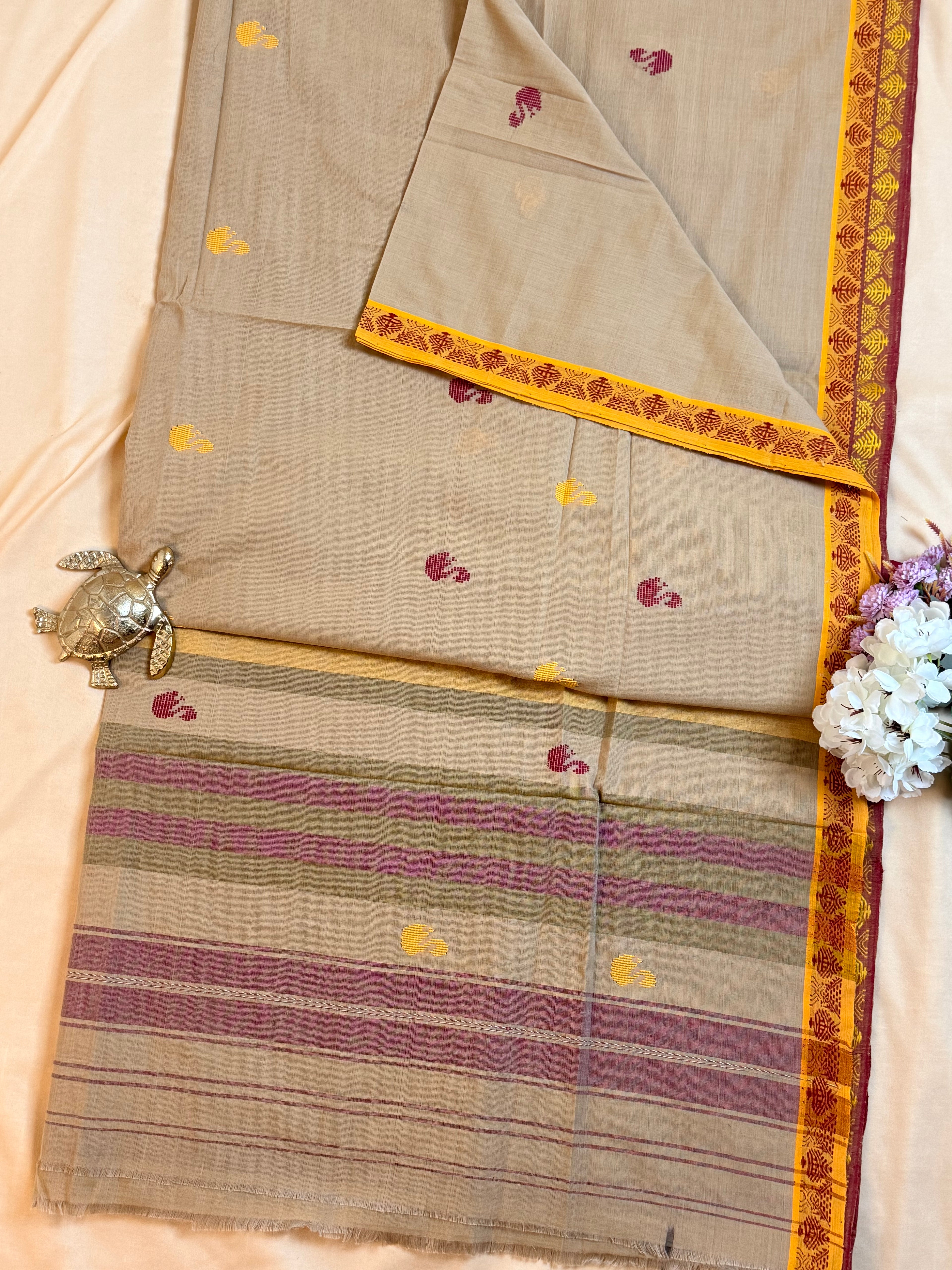 Handloom Dhaniakhali Intricate Swan Butti Saree