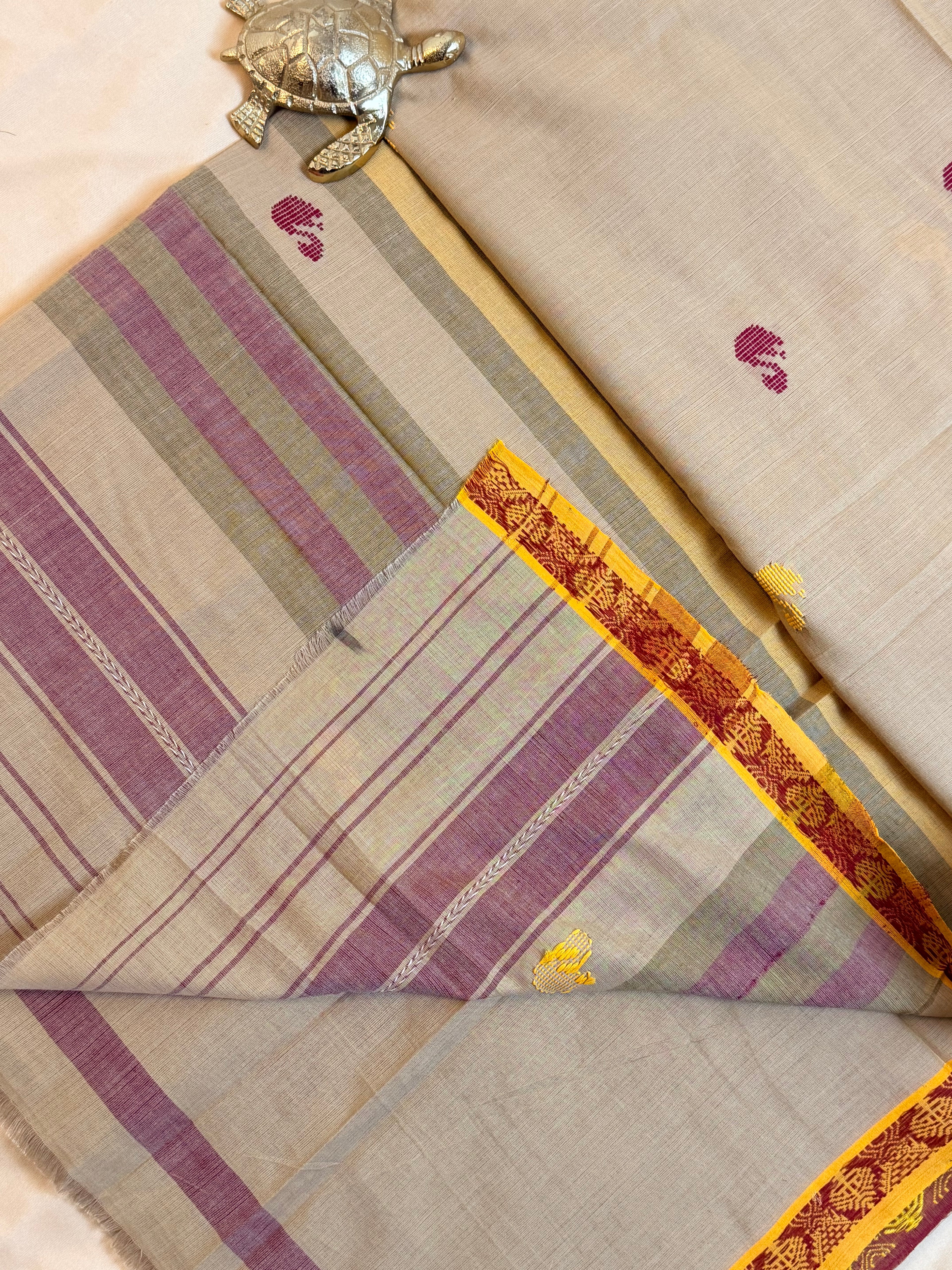 Handloom Dhaniakhali Intricate Swan Butti Saree