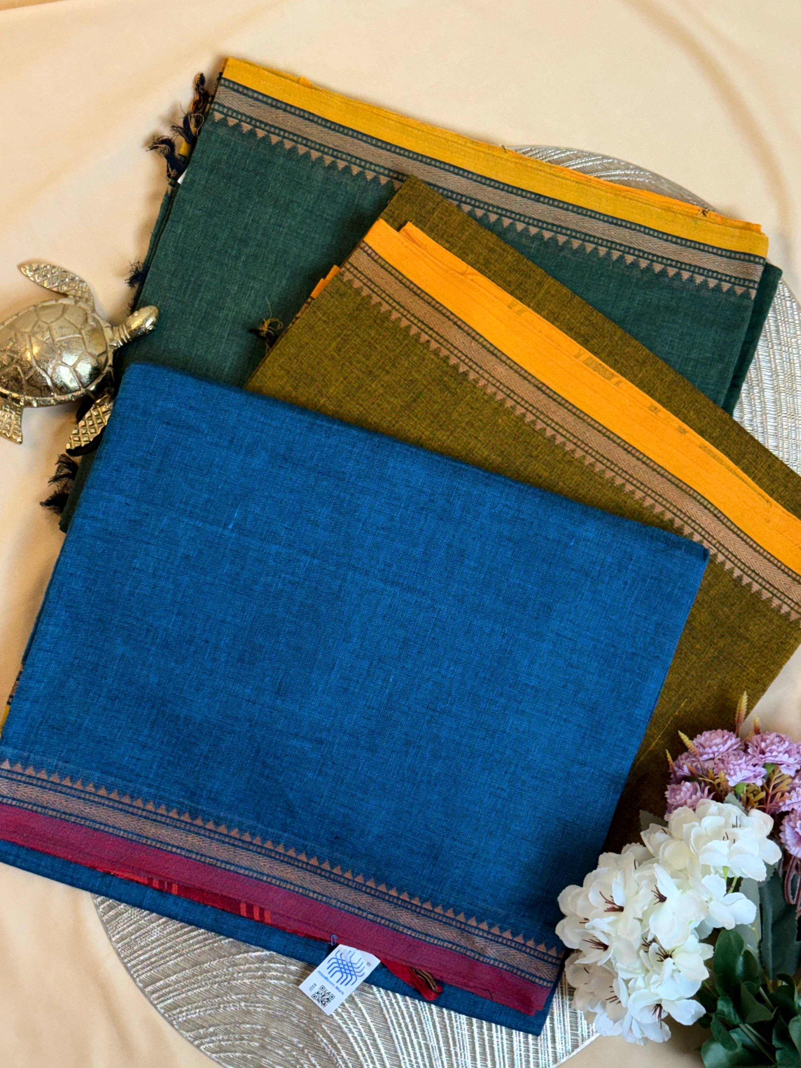 Handloom Dhaniakhali Cotton Saree with Contrast Border