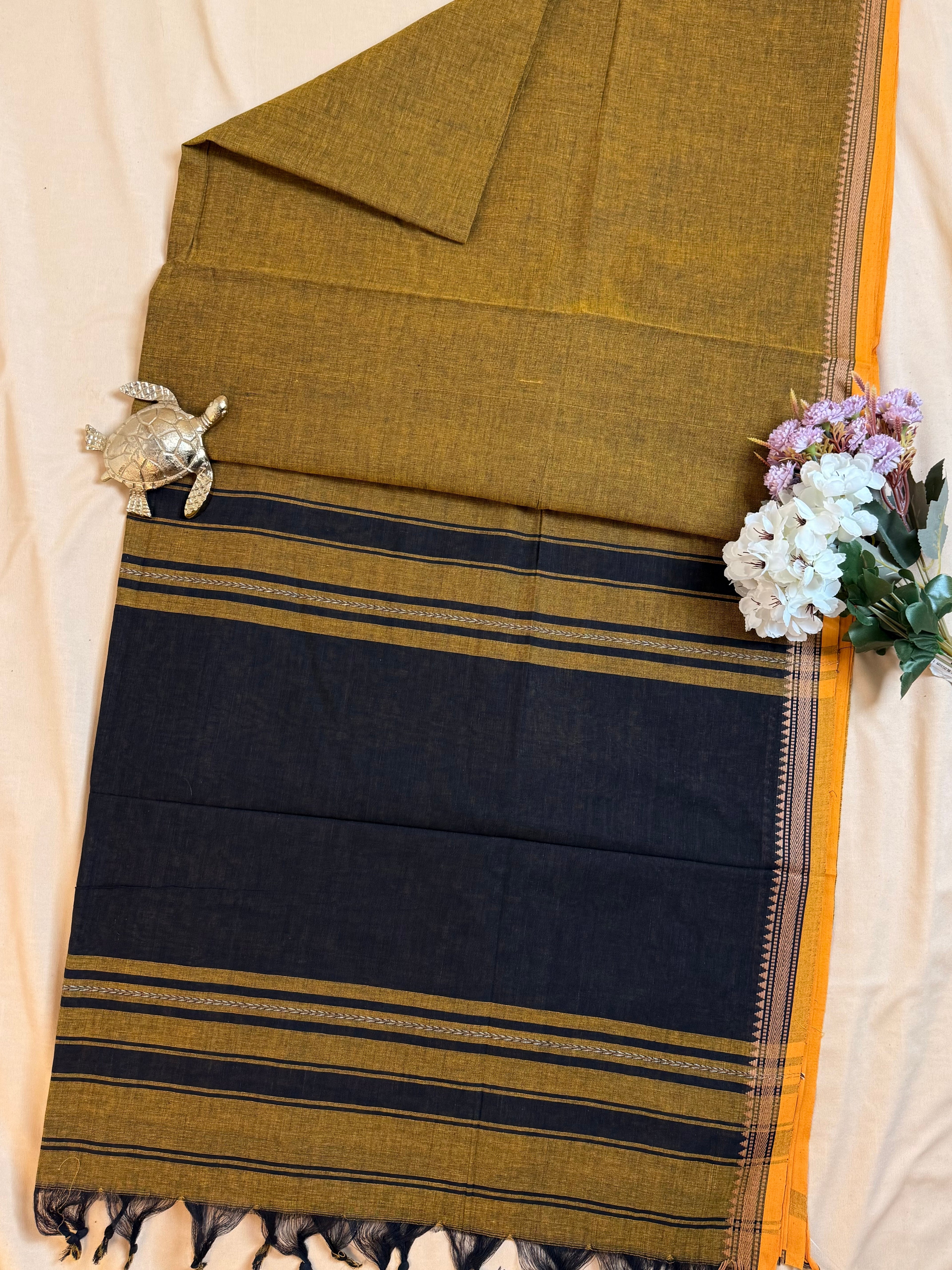 Handloom Dhaniakhali Cotton Saree with Contrast Border