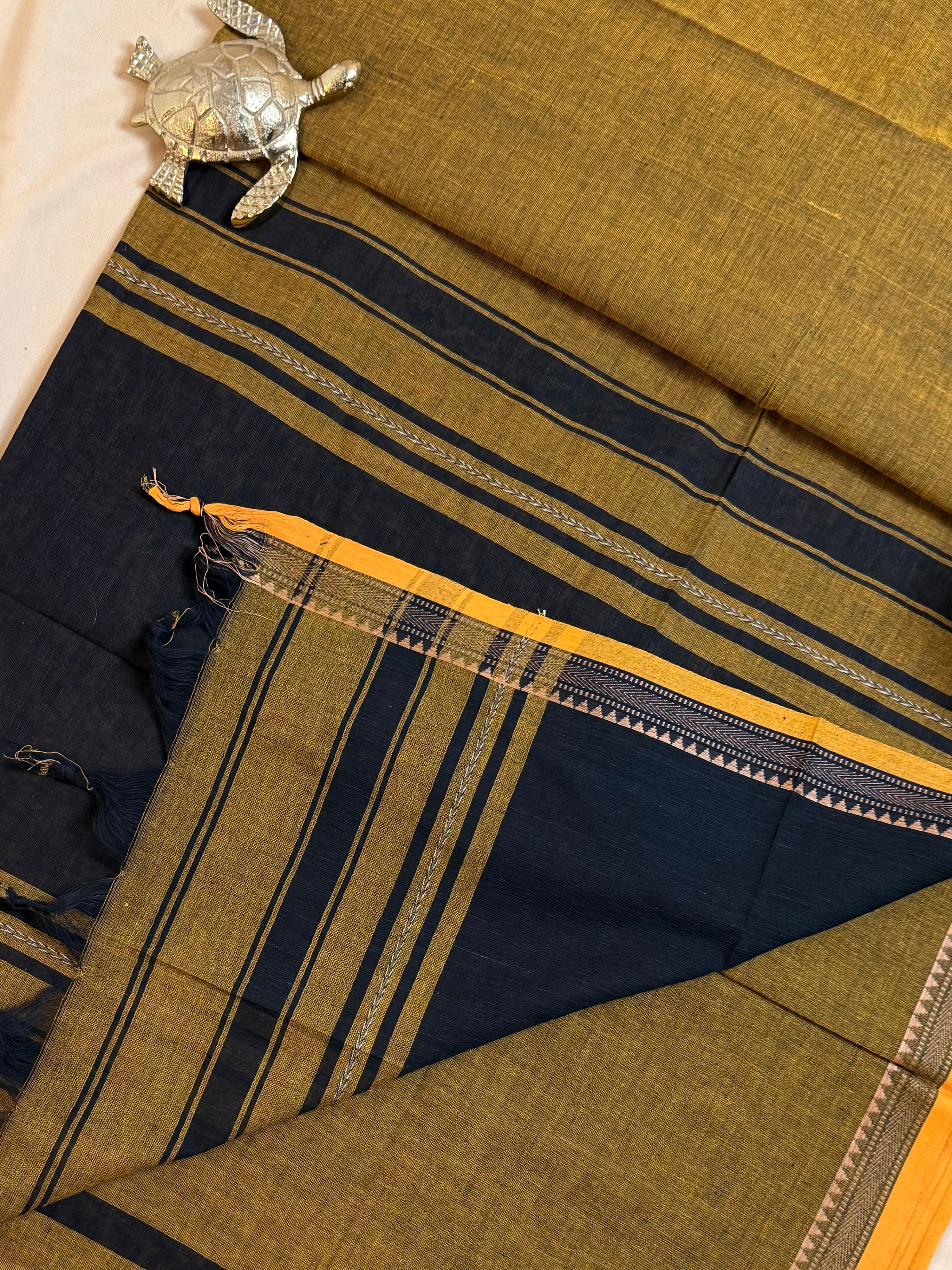 Handloom Dhaniakhali Cotton Saree with Contrast Border
