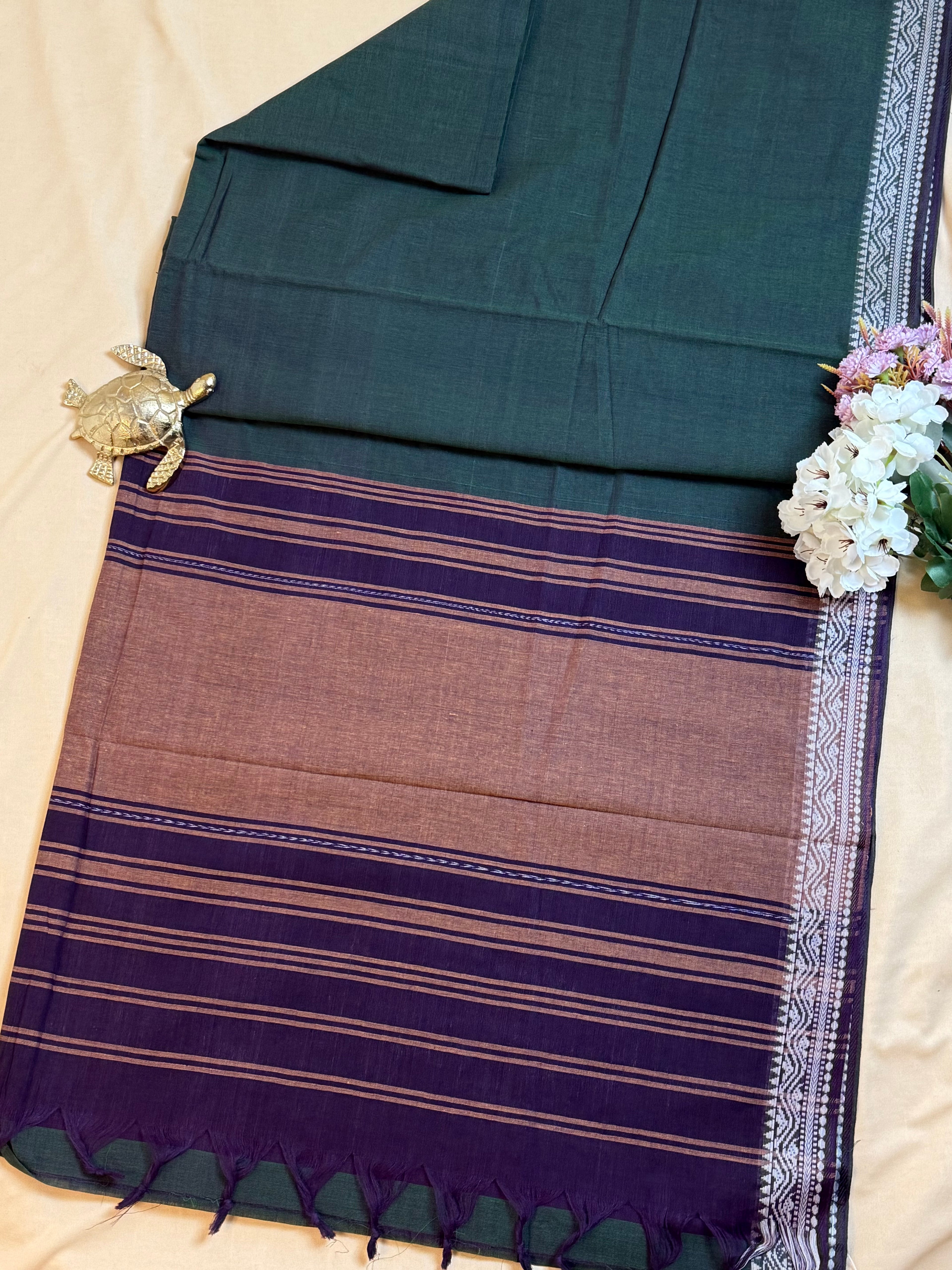 Handloom Dhaniakhali Cotton Saree with Thin Border