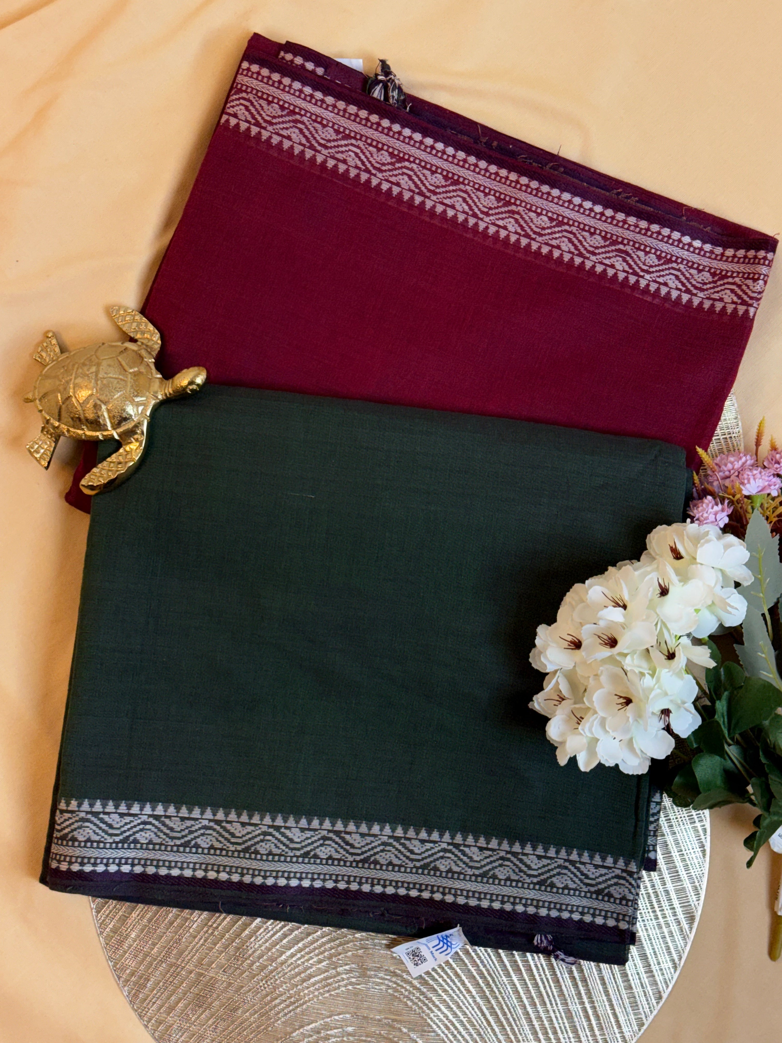 Handloom Dhaniakhali Cotton Saree with Thin Border