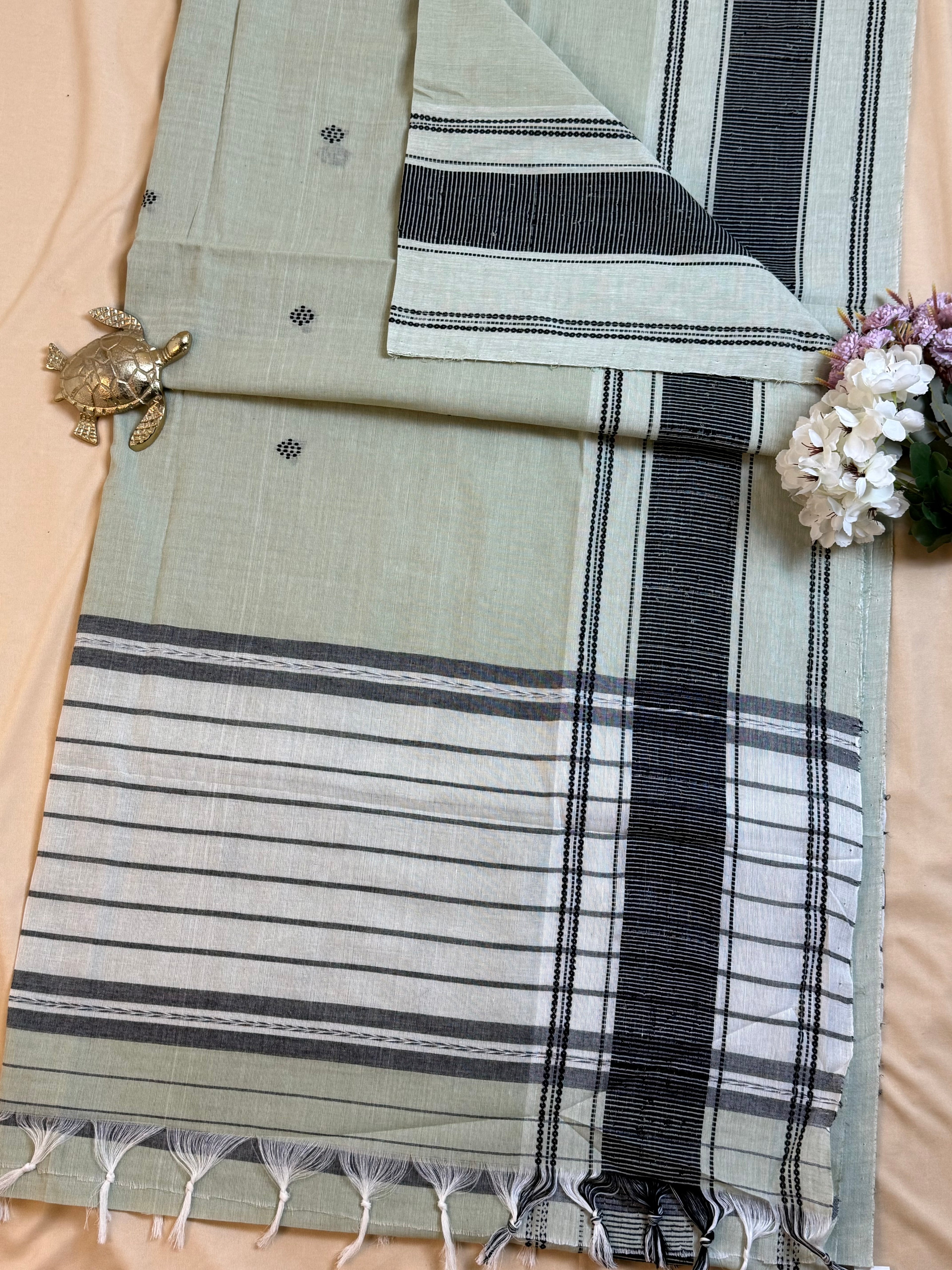 Handloom Dhaniakhali Small Butti with Intricate Border