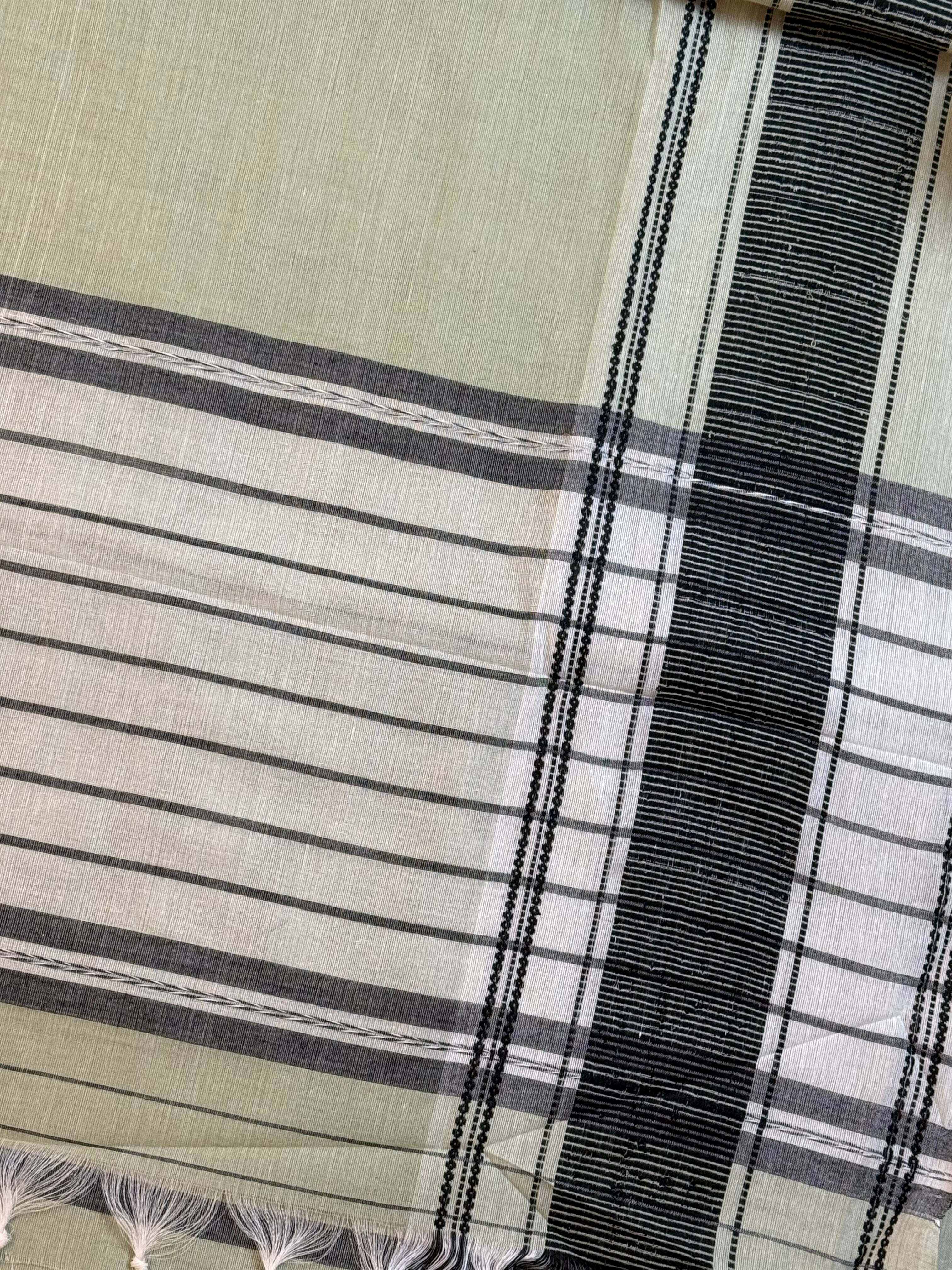 Handloom Dhaniakhali Small Butti with Intricate Border
