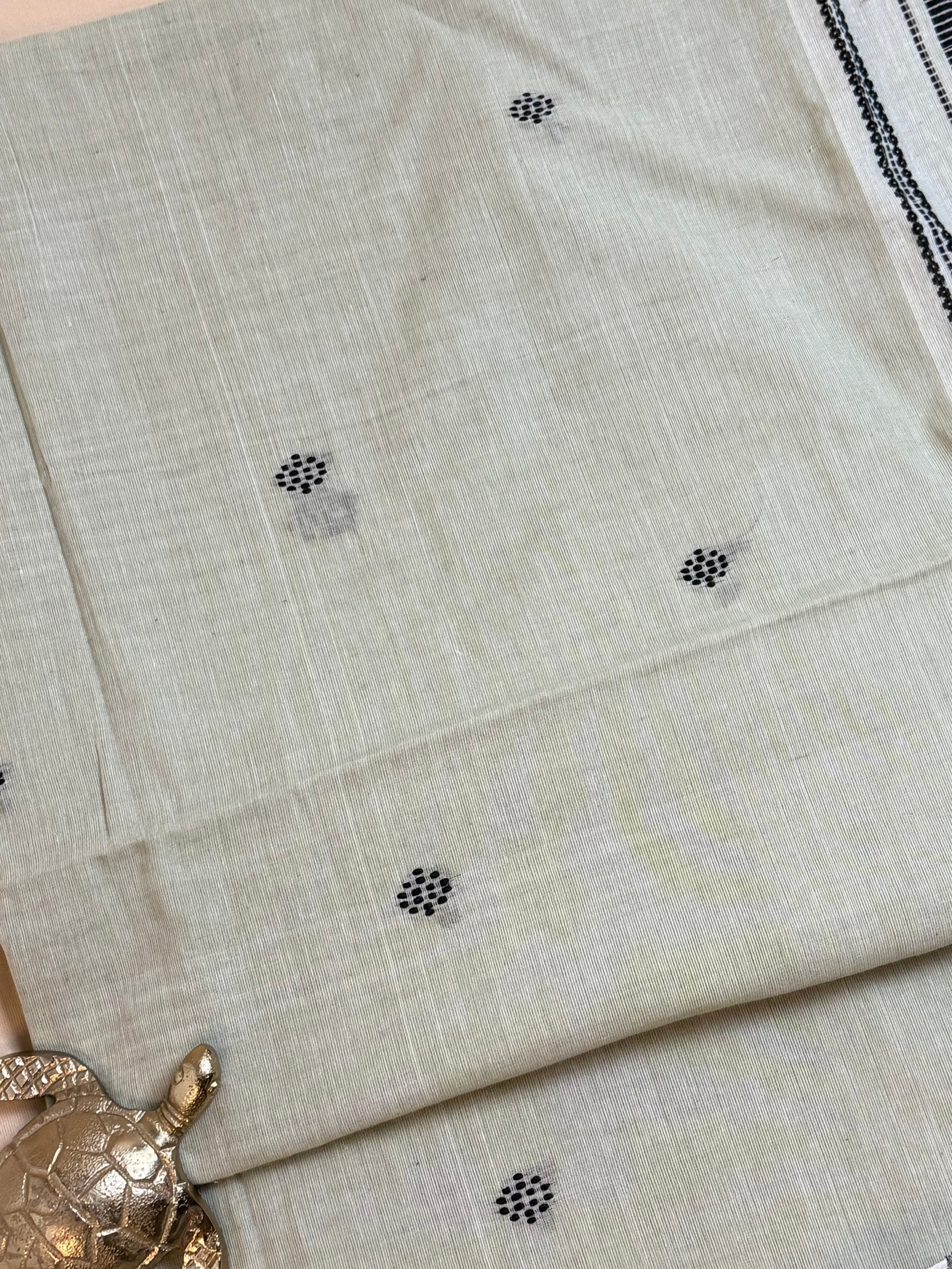 Handloom Dhaniakhali Small Butti with Intricate Border