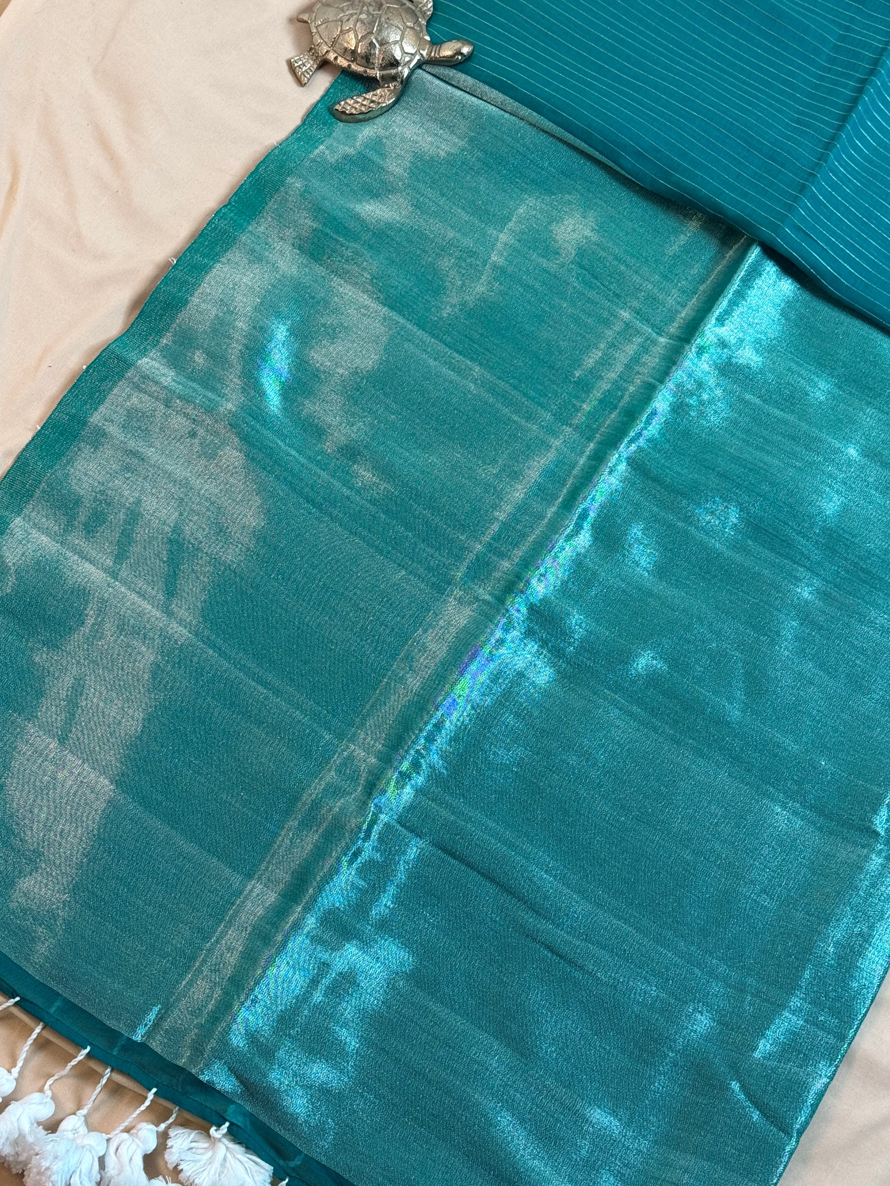 Mul Cotton Saree with All-Over Zari Lines & Elegant Zari Pallu