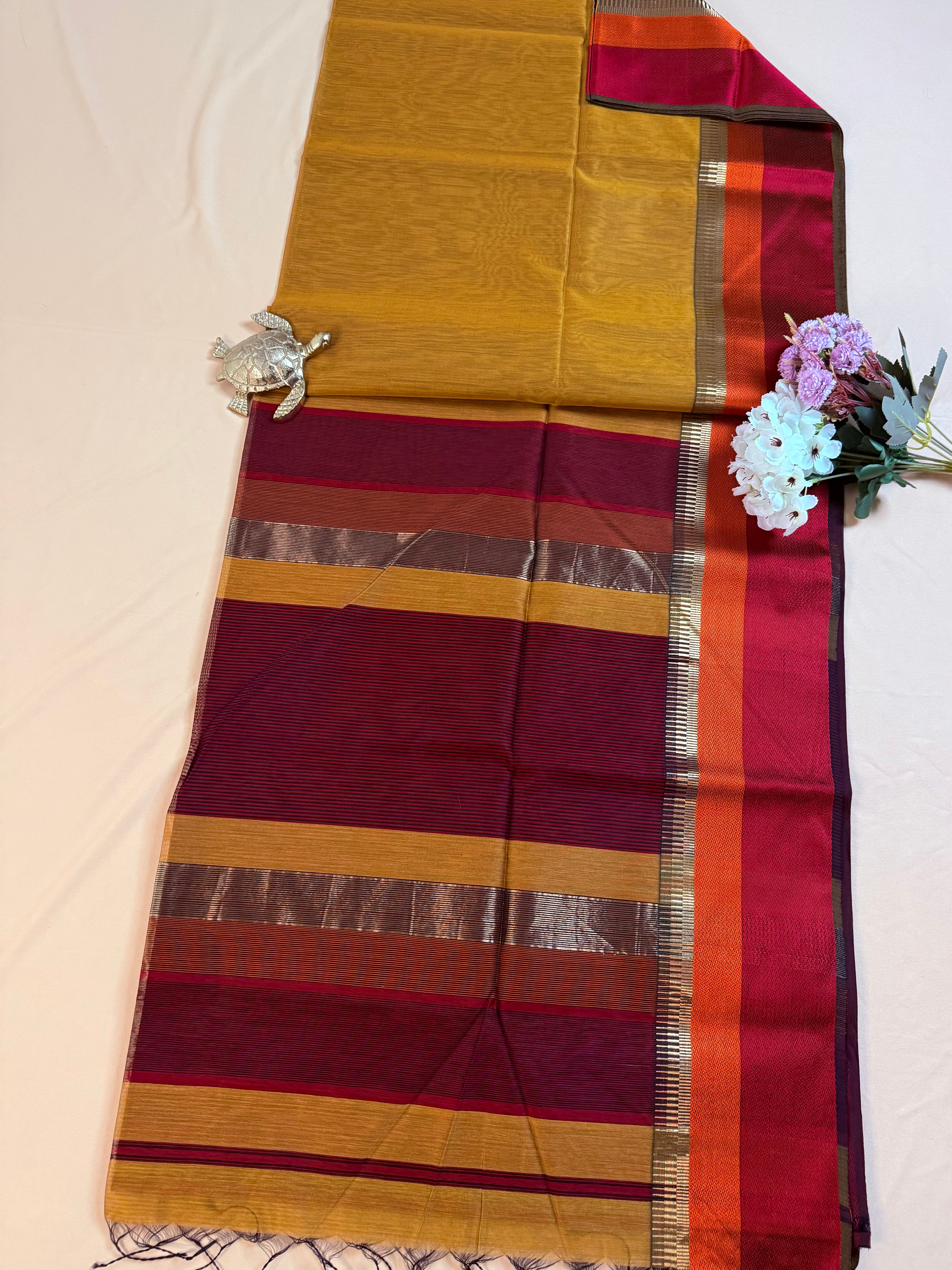 Handloom Maheshwari Plain Multicolor Border Saree