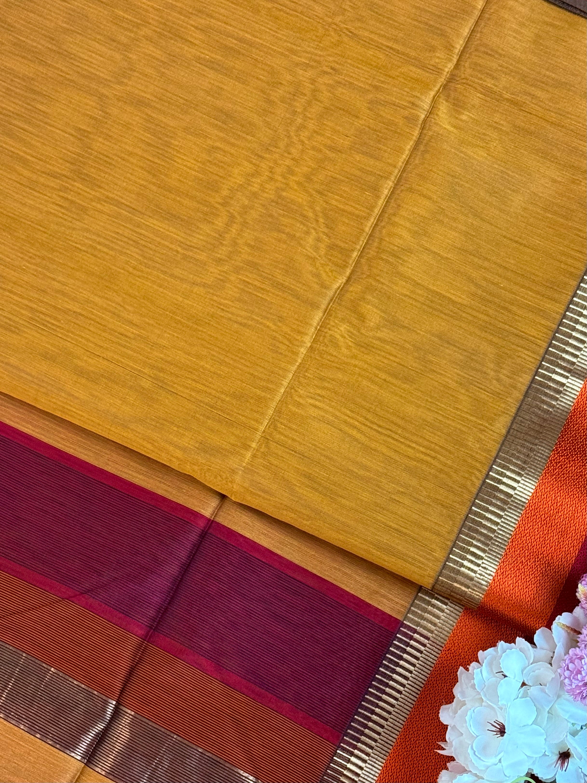 Handloom Maheshwari Plain Multicolor Border Saree