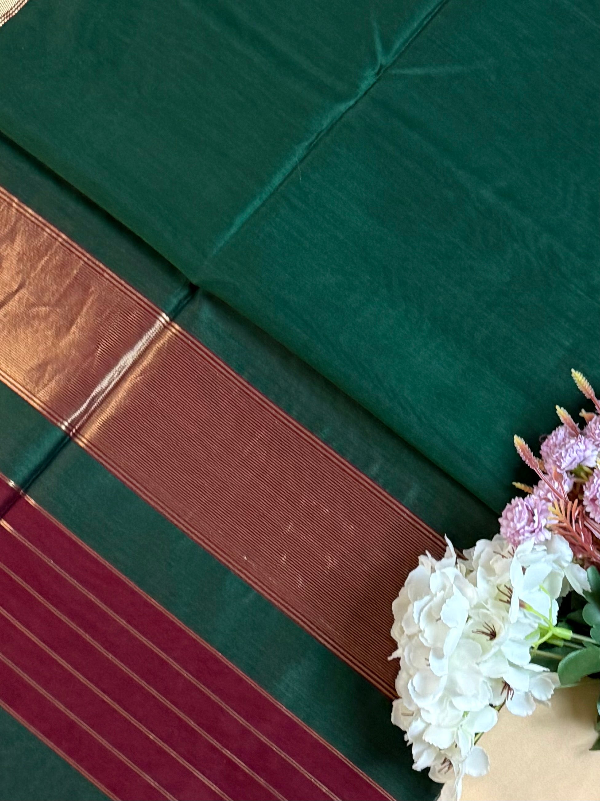 Handloom Maheshwari Plain Contrast Border Saree