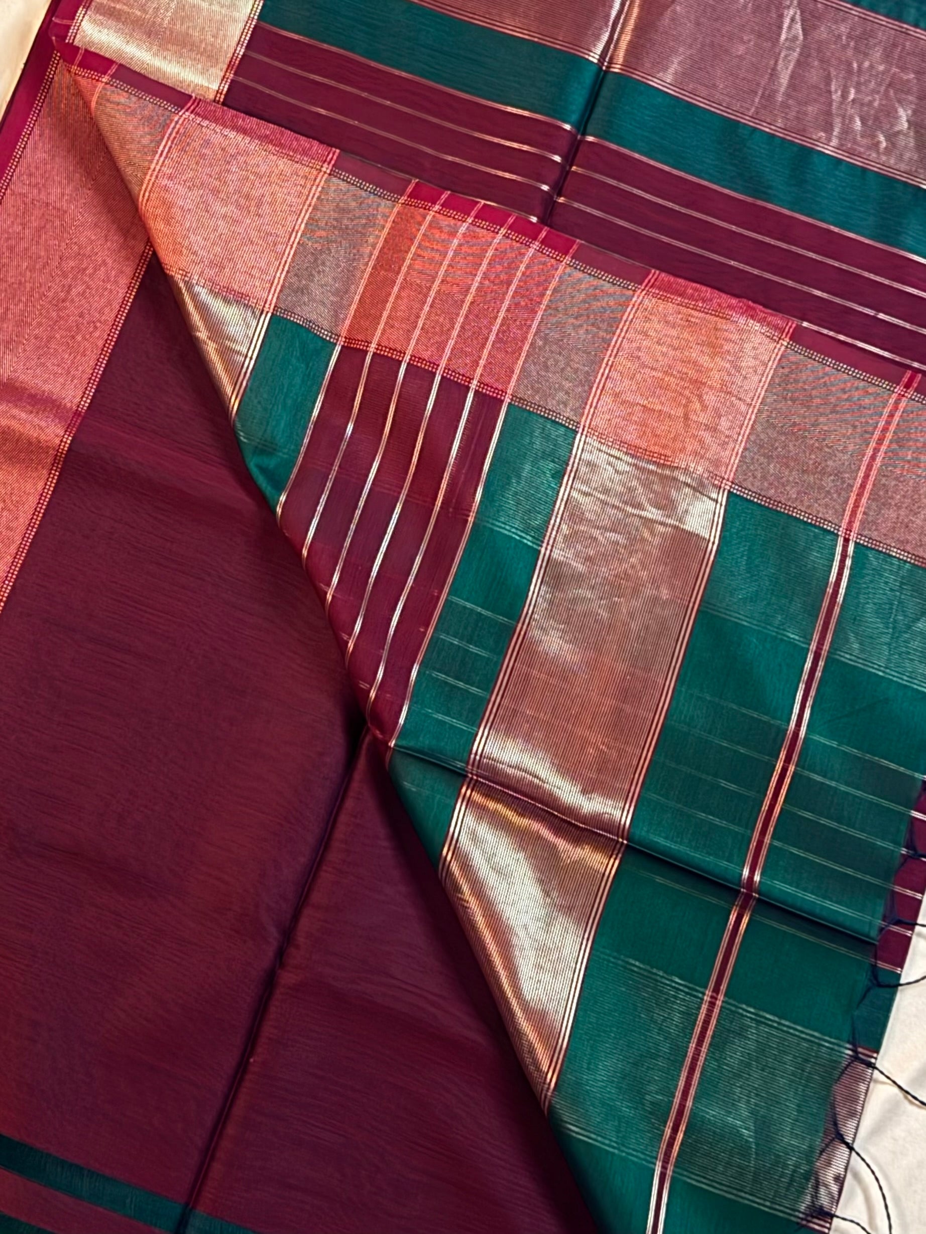 Handloom Maheshwari Plain Contrast Border Saree