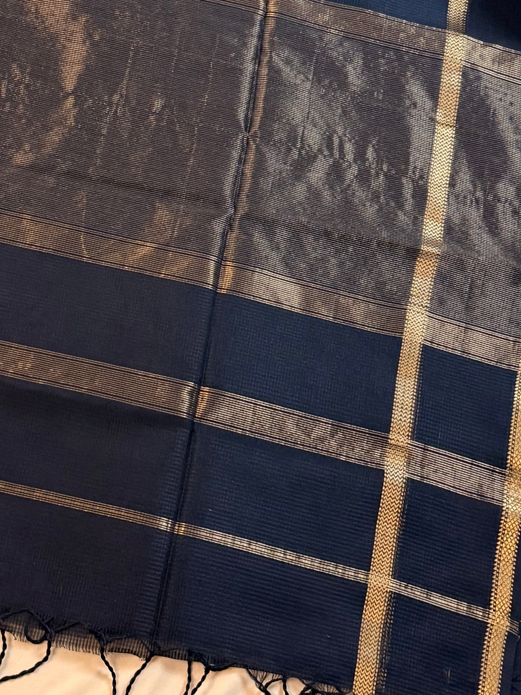 Handloom Maheshwari Small Self-Chex Saree