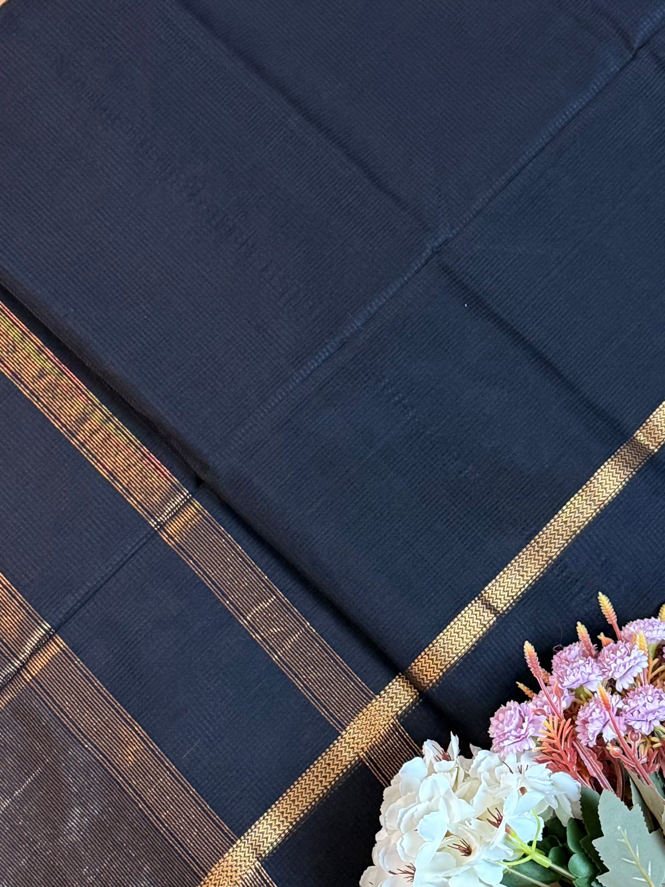 Handloom Maheshwari Small Self-Chex Saree